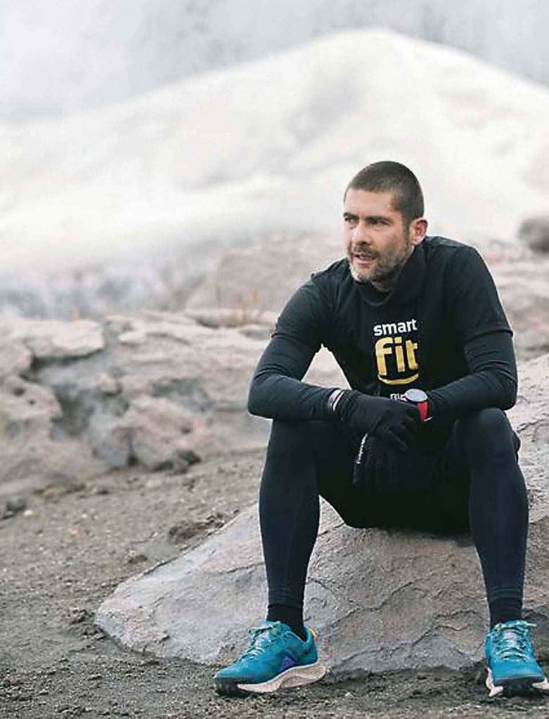 Colombiano buscará conquistar el triatlón más alto del mundo 2 Colombiano buscará conquistar el triatlón más alto del mundo Este miércoles 3 de noviembre Mauricio Salazar, el ‘ultraman colombiano’ tomará la partida rumbo a la conquista del 'Reto Nevados', el triatlón más alto del mundo que no ha sido conseguido por ningún ser humano, y con el que espera establecer un guinness world record al ser el primero en terminarlo.