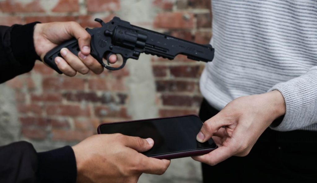 El impacto de los delitos en pandemia Como todos los años, el Dane se puso en la tarea de contrastar la inseguridad durante el año anterior. Y para esto adelantó una encuestaa 129.919 personas mayores de 15 años en 28 ciudades del país.