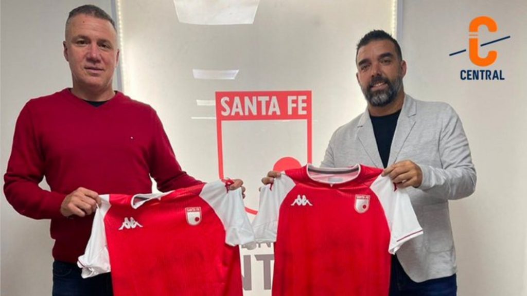 Desde el primero de diciembre Cardetti llega a Santa Fe 2 Desde el primero de diciembre Cardetti llega a Santa Fe Lo que era un rumor a gritos desde la semana pasada, hace pocos minutos acaba de oficializarse. El director técnico argentino Martín Cardetti se convirtió este jueves en el nuevo timonel de Independiente Santa Fe.