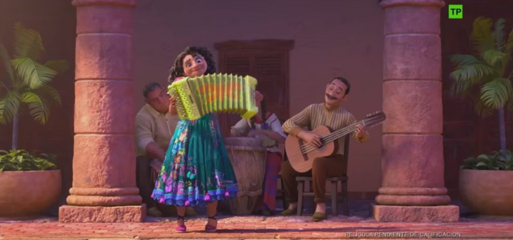 “Yo llevo el amarillo, azul y rojo tatuado en el corazón” 2 “Yo llevo el amarillo, azul y rojo tatuado en el corazón” Su participación en ‘Encanto’ no es la primera colaboración que ha realizado para Disney. De hecho, Sebastián Yatra ya había sido el presentador de ‘Conecta y Canta’, un concurso donde niños de México demostraron todo su talento desde sus casas, en medio de la pandemia.