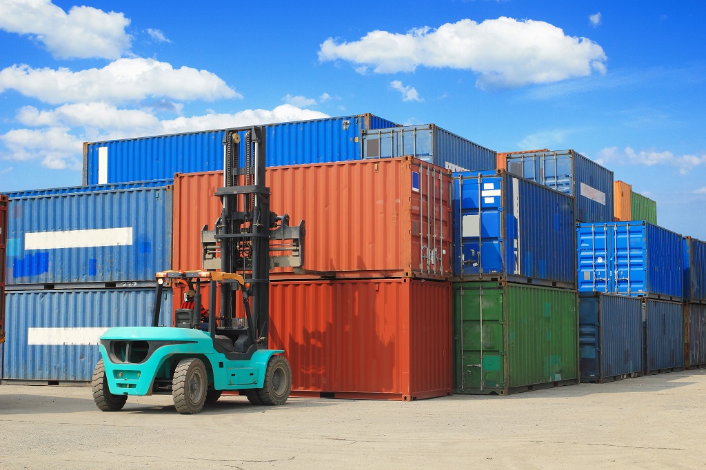 Importaciones le quitan el sueño al comercio mundial 2 Importaciones le quitan el sueño al comercio mundial En esta temporada decembrina nos figuró a los colombianos apoyar los productos nacionales, pues no hay bolsillo que aguante para comprar enseres importados como juguetes y licores. Así lo dio a conocer Javier Díaz, presidente de la Asociación Nacional de Comercio Exterior (Analdex), quien explicó que debido a la crisis logística mundial varios productos que llegan provenientes de China, Europa y Estados Unidos están presentando retrasos de hasta 75 días, por lo que la demanda no da abasto y los productos obviamente se encarecen.