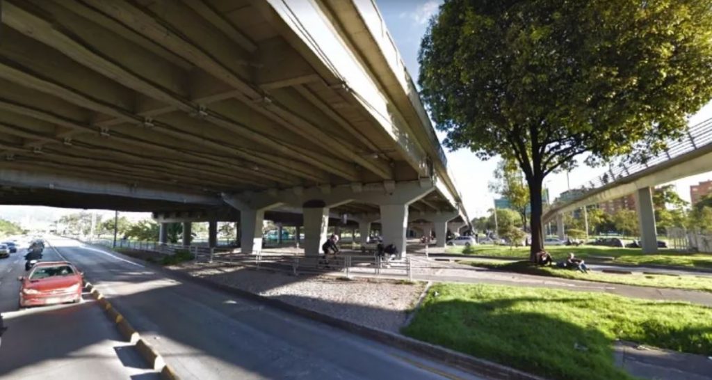 El IDU anuncia que demolerá el puente de la Carrera 68 con 26 1 El IDU anuncia que demolerá el puente de la Carrera 68 con 26 Por cuenta de la construcción de la troncal de TransMilenio de la Carrera 68, se vienen en Bogotá varias novedades viales, y una de las dadas a conocer de manera reciente es la de un nuevo puente vehicular que conectará esta importante avenida con la Calle 26.