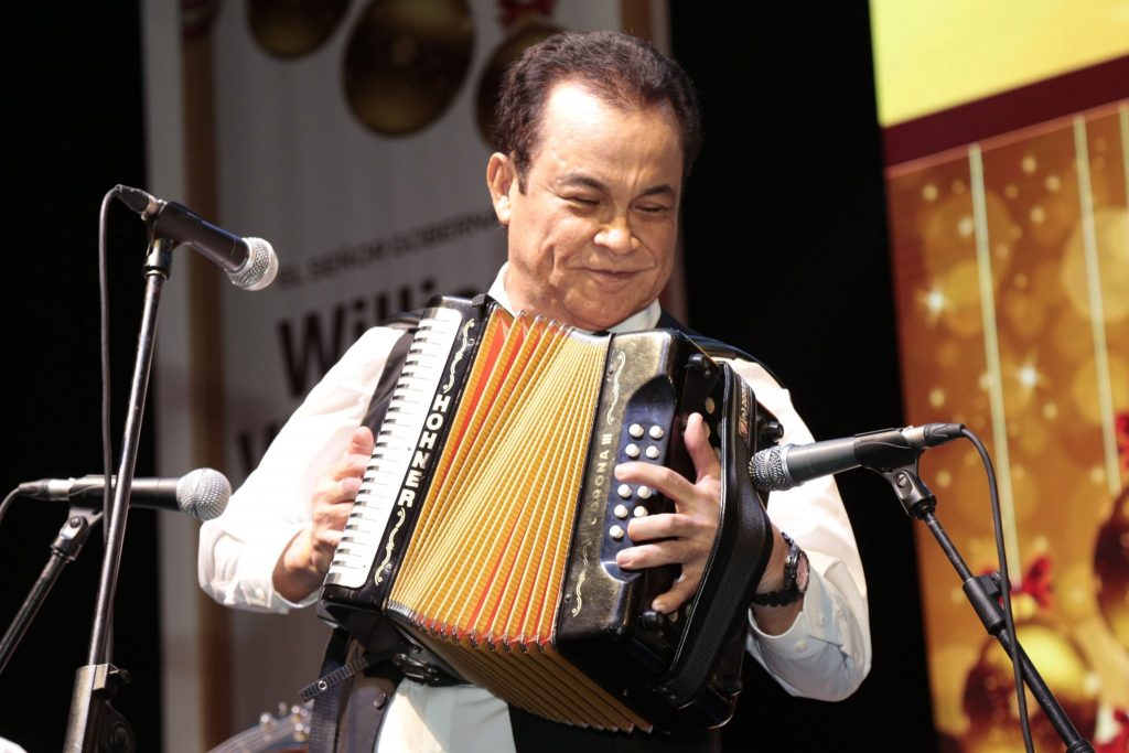 El maestro Alfredo Gutiérrez se salió de los chiros con Colsanitas 1 El maestro Alfredo Gutiérrez se salió de los chiros con Colsanitas Alfredo Gutiérrez está rayado del mal genio y la indignación que leprodujo un episodio con la EPS Colsánitas, pues el juglar vallenato afirma que recientemente recibió un "trato de perro” mientras acudía a una cita médica en Bogotá.