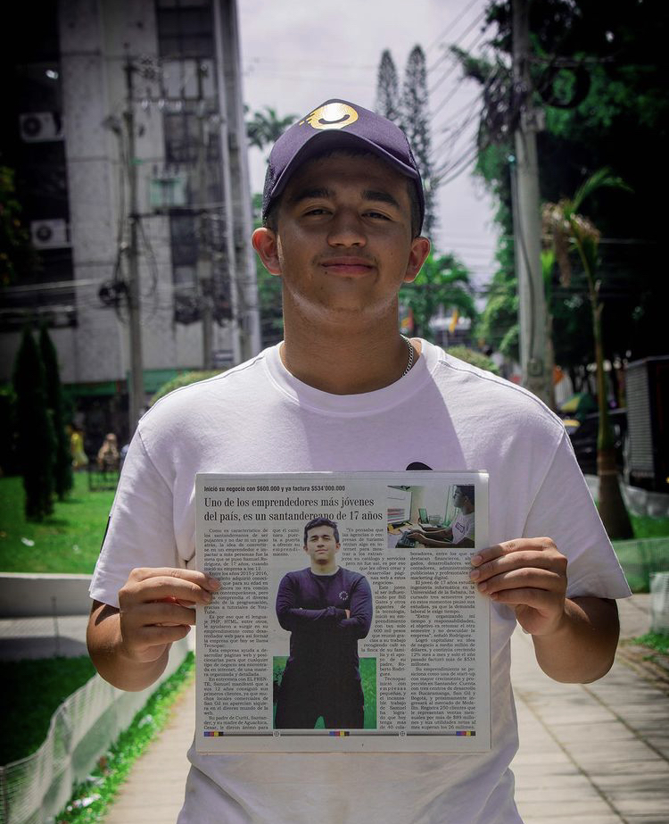 Samuel Rodríguez, el emprendedor más joven del país 1 Samuel Rodríguez, el emprendedor más joven del país Querer es poder, no hay refrán más acertado que este en la vida de Samuel Rodríguez, un santandereano de 18 años que desde muy pequeño soñó con tener su propia empresa dedicada a la tecnología y el desarrollo de software.