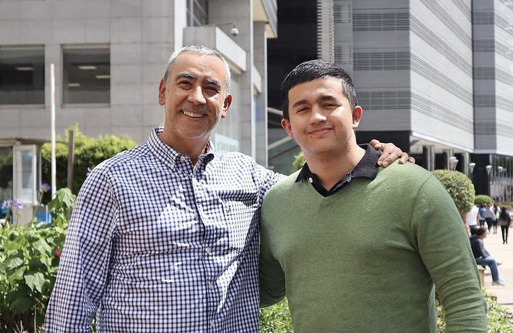 Samuel Rodríguez, el emprendedor más joven del país 2 Samuel Rodríguez, el emprendedor más joven del país Querer es poder, no hay refrán más acertado que este en la vida de Samuel Rodríguez, un santandereano de 18 años que desde muy pequeño soñó con tener su propia empresa dedicada a la tecnología y el desarrollo de software.