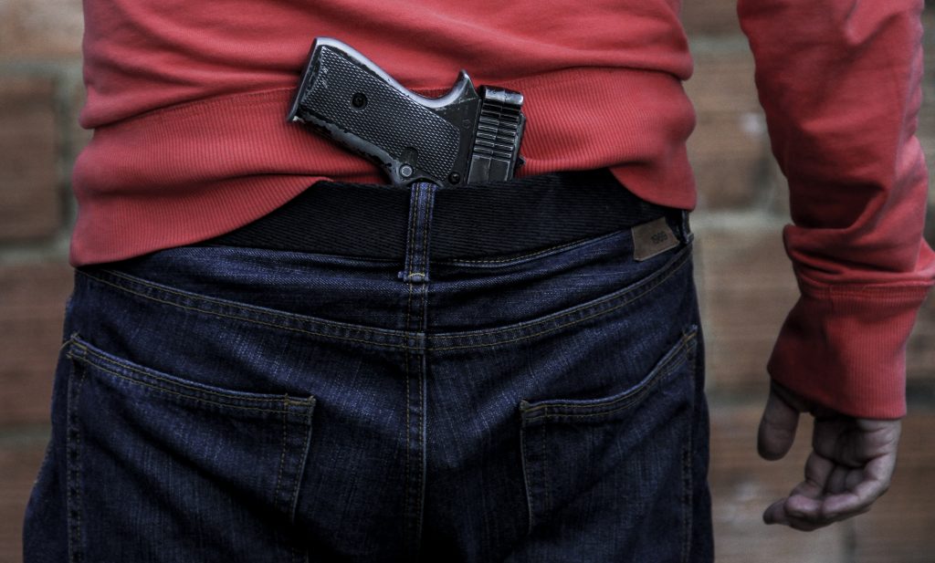 Un hombre muerto en medio de balacera en Chapinero 2 Un hombre muerto en medio de balacera en Chapinero Un hecho violento ocurrió en la madrugada de este miércoles en Chapinero, donde, en medio de lo que sería un hurto, un hombre perdió la vida luego de que se desatara una balacera. Al parecer, la víctima mortal se trataría de un presunto delincuente.