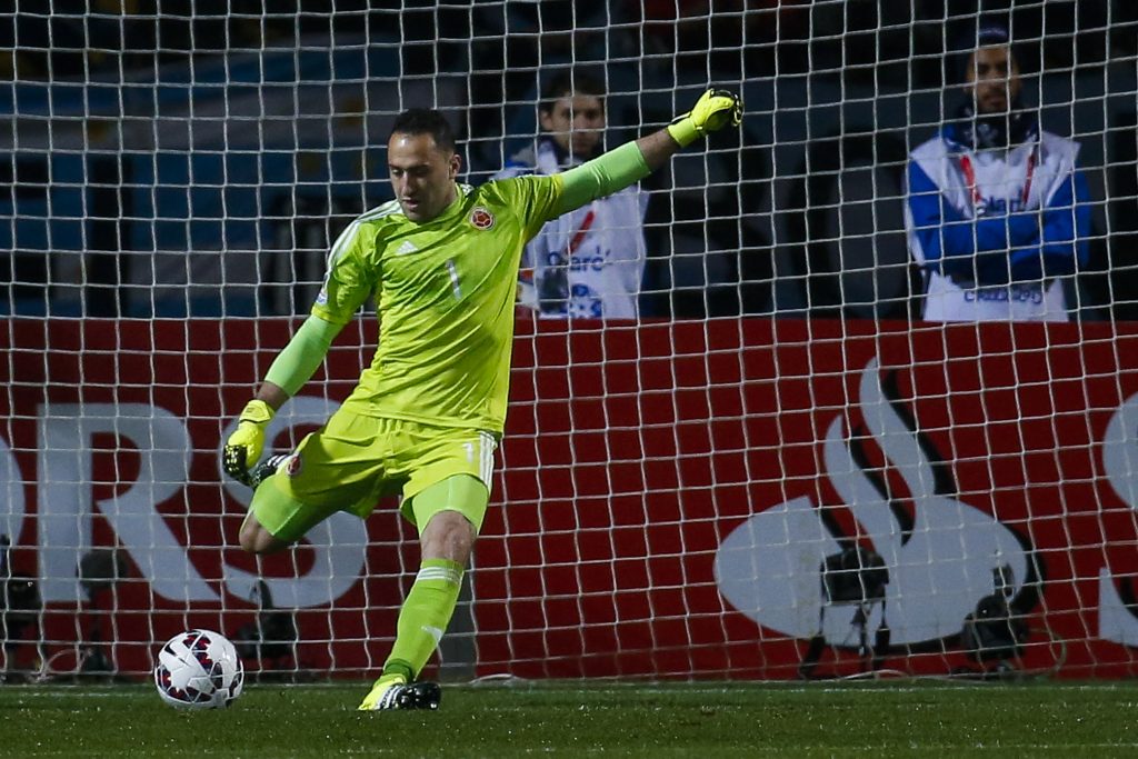 David Ospina pasaría del celeste del Nápoli al de la Lazio 2 David Ospina pasaría del celeste del Nápoli al de la Lazio El guardameta colombiano David Ospina es una de las figuras del Nápoli, líder de la Liga de Italia. Su temporada ha sido tan buena, que ha despertado el interés de varios equipos internacionales, y por supuesto, también en la Serie A.