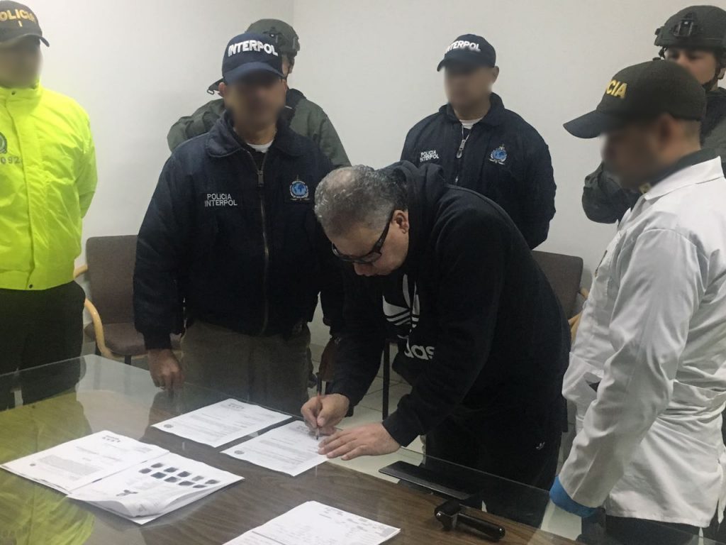 'Don Mario' confesó ante los gringos operar una empresa criminal 2 'Don Mario' confesó ante los gringos operar una empresa criminal El narcotraficante y exlíder del Clan del Golfo, Daniel Rendón Herrera, alias 'Don Mario', se ha declarado ante un tribunal de Estados Unidos culpable de "operar una empresa criminal continua y de conspirar para brindar apoyo material a una organización terrorista extranjera".