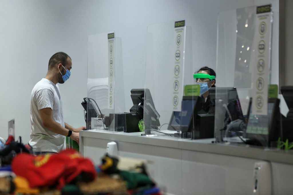 Todo lo que debe saber sobre la jornada del Viernes Negro 3 Todo lo que debe saber sobre la jornada del Viernes Negro Hoy se celebra el Black Friday o Viernes Negro’, una tradición que se originó en EE. UU., pero que en Colombia es utilizada por las marcas para descuentos en miles de productos, una estrategia, además, de reactivación económica y más después de las afectaciones que ha dejado la pandemia.