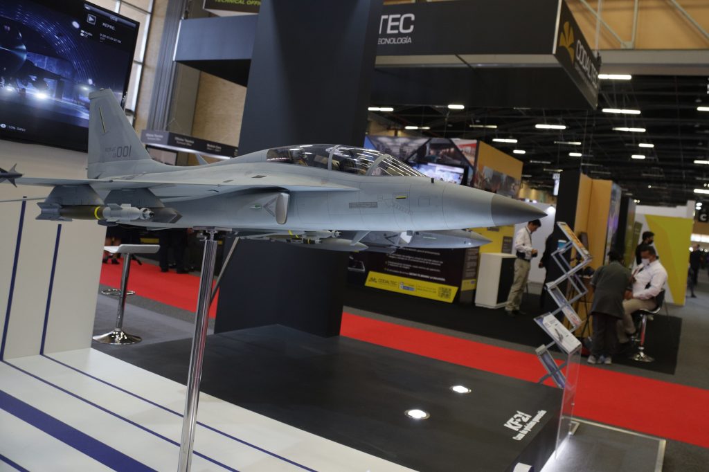 Pequeña aeronave servirá para inteligencia y vigilancia Coelum es el nombre de la primera aeronave remotamente tripulada diseñada, desarrollada y producida por Ingenieros colombianos para apoyar labores de inteligencia, vigilancia y control en las principales ciudades del país.