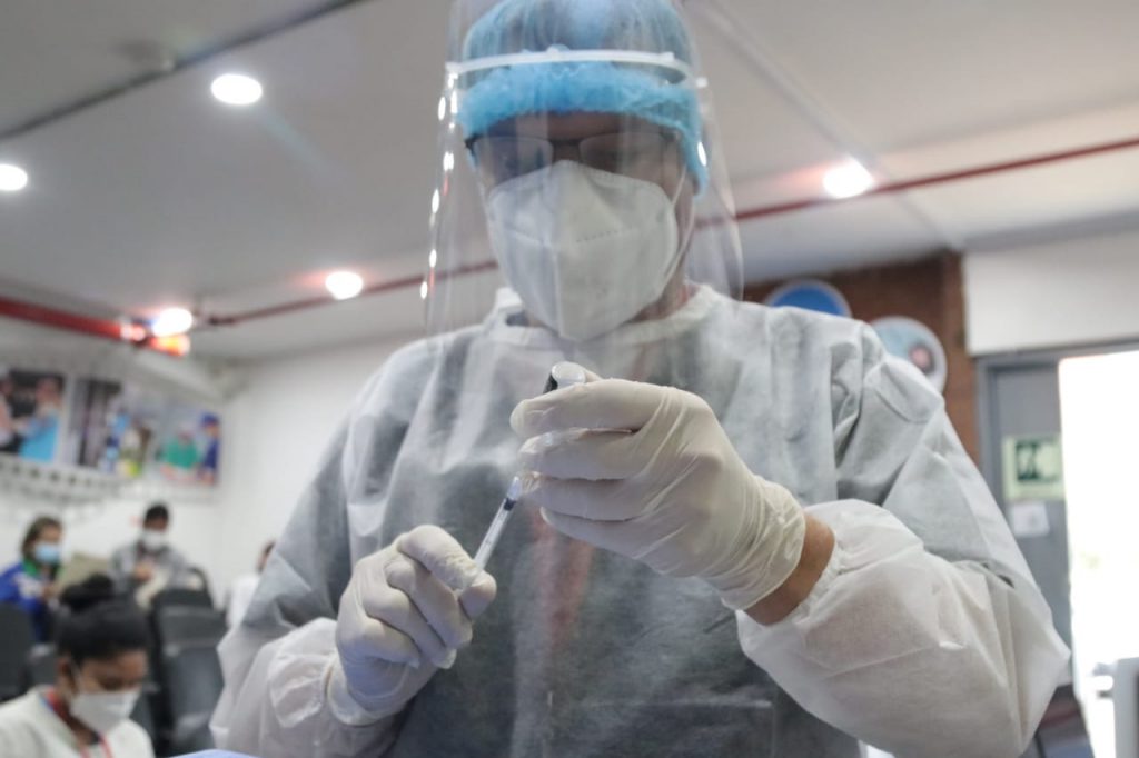 La Organización Mundial de la Salud emitió la alerta 2 La Organización Mundial de la Salud emitió la alerta La Organización Mundial de la Salud emitió una alerta ante programas de vacunación en el 2022. Se estima que durante la pandemia de Covid-19 se ha empujado la demanda hasta los 22.000 millones de jeringas, solo en vacunación.