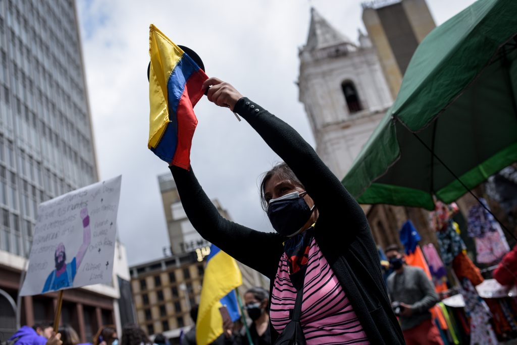 Al menos 103 víctimas de lesiones oculares en Paro Nacional 2 Al menos 103 víctimas de lesiones oculares en Paro Nacional Al menos 103 personas fueron víctimas de lesiones oculares del 28 de abril al 20 de julio de este año en el marco del Paro Nacional, como consecuencia de enfrentamientos con la Policía, según un informe de Amnistía Internacional, Temblores y el Programa de Acción por la Igualdad y la Inclusión Social (PAIIS) de la Universidad de los Andes.