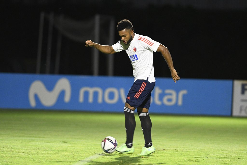 Caracol transmitirá tres partidos de las eliminatorias 2 Caracol transmitirá tres partidos de las eliminatorias A partir de este jueves inicia la jornada 13 de las Eliminatorias Suramericanas al Mundial de Fútbol Catar 2022, y el Canal Caracol anunció que de los cinco encuentros solo tres serán transmitidos por la señal de televisión.