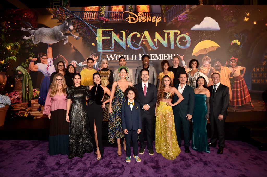 Con talento colombiano, estrenan en EE. UU. película 'Encanto' 3 Con talento colombiano, estrenan en EE. UU. película 'Encanto' A pocas semanas de su estreno en salas de cine, se realizó el estreno de ‘Encanto’, la nueva película animada de Disney que se inspiró en Colombia, donde el talento nacional fue el protagonista.
