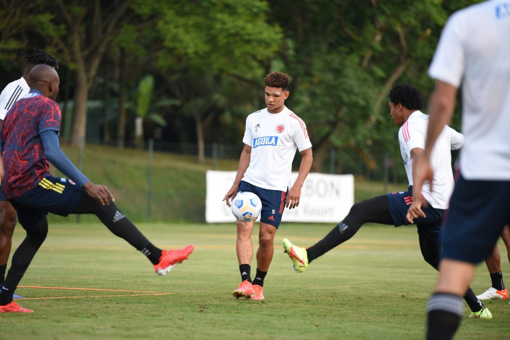 La Selección llegó de Brasil y ya piensa en los paraguayos 2 La Selección llegó de Brasil y ya piensa en los paraguayos Luego del buen partido y el mal resultado obtenido anoche en Sao Paulo, donde la Selección de Colombia perdió por 1-0 contra Brasil por la fecha 13 de la Eliminatoria Suramericana rumbo al Mundial de Catar 2022, el equipo llegó esta mañana a Barranquilla, donde afrontará su próximo encuentro.