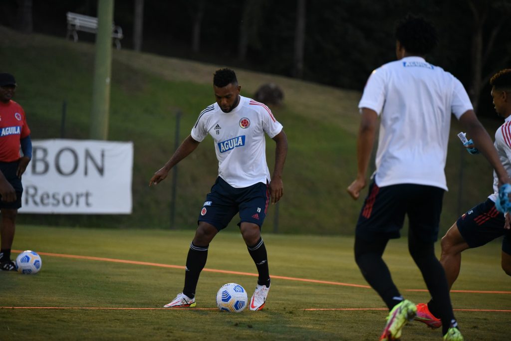 La Selección llegó de Brasil y ya piensa en los paraguayos Luego del buen partido y el mal resultado obtenido anoche en Sao Paulo, donde la Selección de Colombia perdió por 1-0 contra Brasil por la fecha 13 de la Eliminatoria Suramericana rumbo al Mundial de Catar 2022, el equipo llegó esta mañana a Barranquilla, donde afrontará su próximo encuentro.