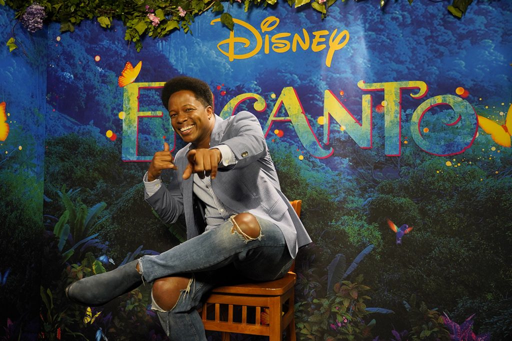 Le contamos quiénes le dan vida a los personajes con sus voces 5 Le contamos quiénes le dan vida a los personajes con sus voces Disney empezó su campaña global de promoción de su película animada número 60, ‘Encanto’ una historia inspirada y en homenaje a la cultura colombiana.