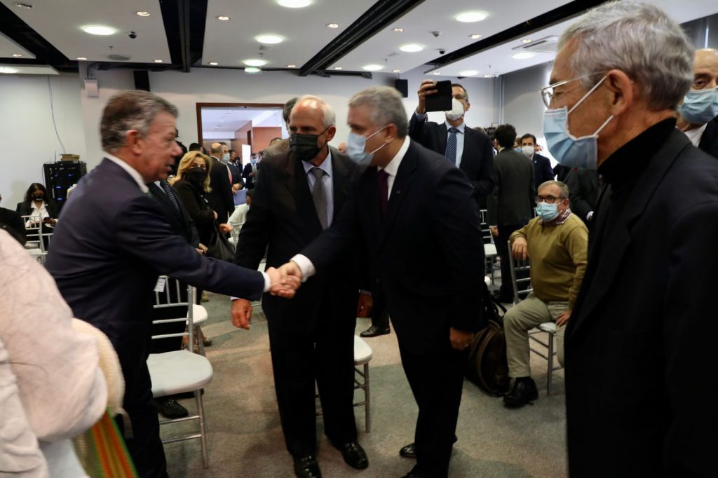 Colombia celebra los 5 años de la firma el acuerdo de paz 3 Colombia celebra los 5 años de la firma el acuerdo de paz Uno de los conflictos más crueles de América comenzó a extinguirse hace cinco años. Colombia recordó este miércoles el pacto de paz que hizo posible el desarme de la guerrilla de las Farc, con un encuentro entre protagonistas y críticos en presencia del jefe de la ONU.
