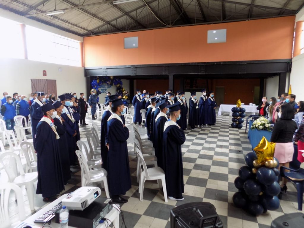 91 reclusos de La Picota se graduaron de bachilleres 2 91 reclusos de La Picota se graduaron de bachilleres 91 personas que se encuentran privadas de la libertad en la cárcel La Picota de Bogotá culminaron su bachillerato luego de meses de esfuerzo.