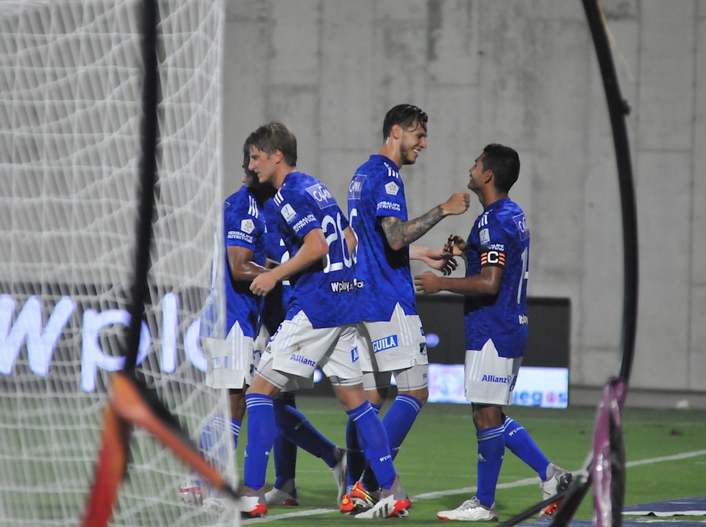 El equipo de Gamero cayó 2-1, como visitante, ante América Millonarios arrancó mal los cuadrangulares finales de la Liga. Este domingo el equipo ‘Embajador’ no supo manejar una ventaja que tenía en el marcador y en los minutos finales permitió que el América le remontara y le ganara 2-1, en el estadio Romelio Martínez de Barranquilla.