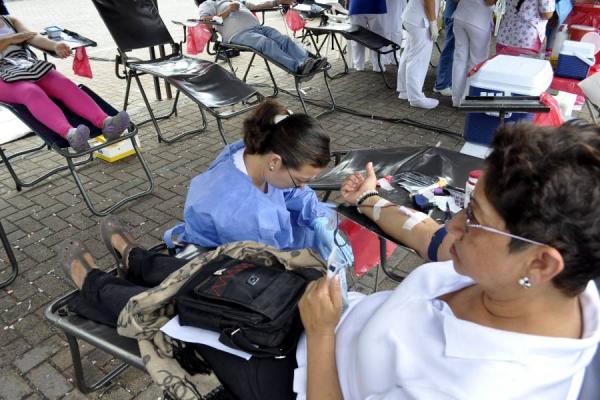Gran jornada de donación de sangre durante el fin de semana 1 Gran jornada de donación de sangre durante el fin de semana Durante el fin de semana la Secretaría de Salud, la Red Distrital de Bancos de Sangre, Servicios de Transfusión Sanguínea y terapia celular, y 14 bancos de Sangre de Bogotá realizarán la jornada 23 de 'Donación de Sangre' para suplir las necesidades de los hospitales y clínicas durante la temporada de vacaciones.