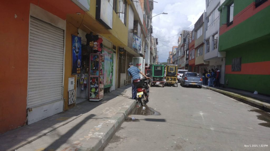 Lo apuñalan en el barrio Dindalito y capturan al homicida 1 Lo apuñalan en el barrio Dindalito y capturan al homicida De las últimas cosas que le escucharon decir a don Henry (un vecino del barrio Dindalito) la tarde del domingo de brujas, fue “quedémonos solo hasta las 7 de la noche y arrancamos”. Eso fue lo que le indicó a un acompañante, quien se mostró de acuerdo con la propuesta.