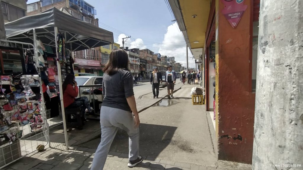 Lo apuñalan en el barrio Dindalito y capturan al homicida 2 Lo apuñalan en el barrio Dindalito y capturan al homicida De las últimas cosas que le escucharon decir a don Henry (un vecino del barrio Dindalito) la tarde del domingo de brujas, fue “quedémonos solo hasta las 7 de la noche y arrancamos”. Eso fue lo que le indicó a un acompañante, quien se mostró de acuerdo con la propuesta.
