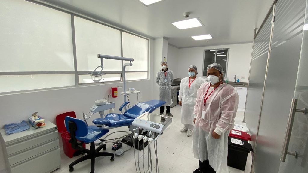 55 mil personas se beneficiarán con Centro de Salud Libertadores Una importante obra de infraestructura fue entregada este viernes por la Secretaría de Salud de Bogotá. Se trata del Centro de Salud Libertadores ubicado en la localidad de San Cristóbal, donde se beneficiarán 55 mil personas.