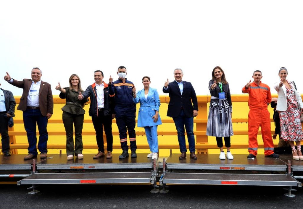 ¡Ahora sí quedó completa la megaobra de La Línea! Este lunes, el Gobierno Nacional puso en funcionamiento la totalidad de la vía Cruce de la Cordillera Central, un megaproyecto que conecta al suroccidente, incluido el pacifico colombiano, con las principales regiones del centro del país, como Bogotá, Boyacá y Meta.