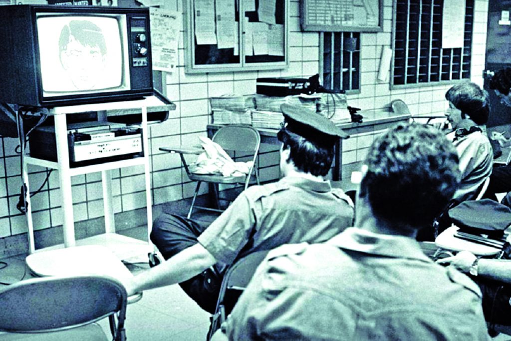 Los documentales de terror más vistos en plataformas Dicen que la realidad supera la ficción, y no se equivocan, pues estas escalofriantes historias, inspiradas en hechos de la vida real, llevaron a productores de cine y televisión a hacer una amplia investigación y llevar su historia, que parece sacada del guión de una película de terror, al formato documental.