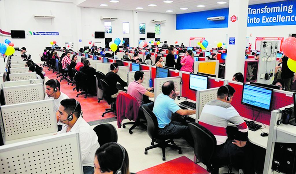 Camello para 10.000 asesores telefónicos Teleperformance, una de las compañías de atención al cliente más grandes del país, acaba de anunciar una noticia muy grande y buena para la reactivación económica y la generación de empleo: tienen disponibles 10.000 ofertas de trabajo para agentes bilingües.