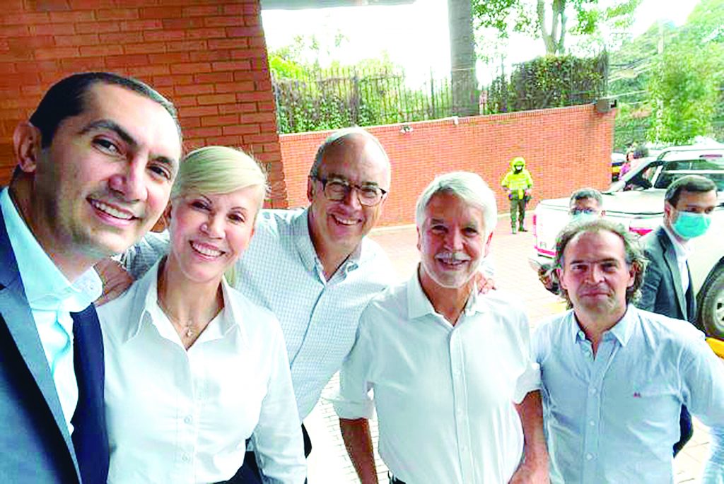 Pille las movidas de la semana en la carrera presidencial 2 Pille las movidas de la semana en la carrera presidencial Cada día los partidos políticos y los aspirantes a la presidencia traen un nuevo movimiento para atraer más electores.