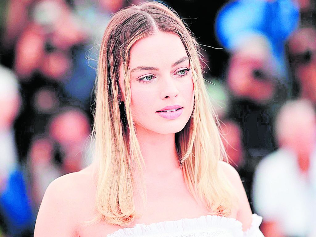 Sí, las trenzas están de moda A lo mejor de pequeñas odiábamos los tirones de las mamás tratando de hacernos una trenza apretada para que no nos despeináramos en el colegio.