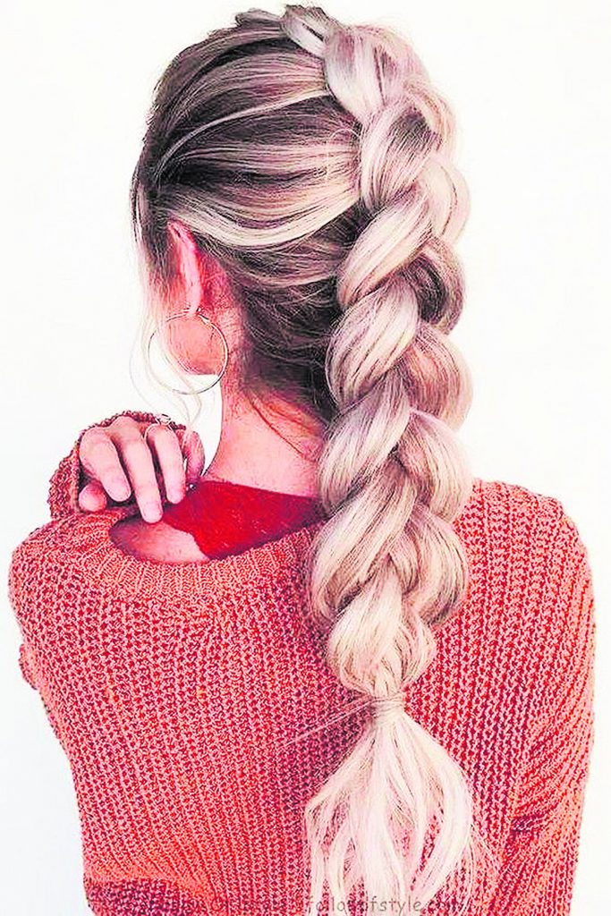 Sí, las trenzas están de moda A lo mejor de pequeñas odiábamos los tirones de las mamás tratando de hacernos una trenza apretada para que no nos despeináramos en el colegio.