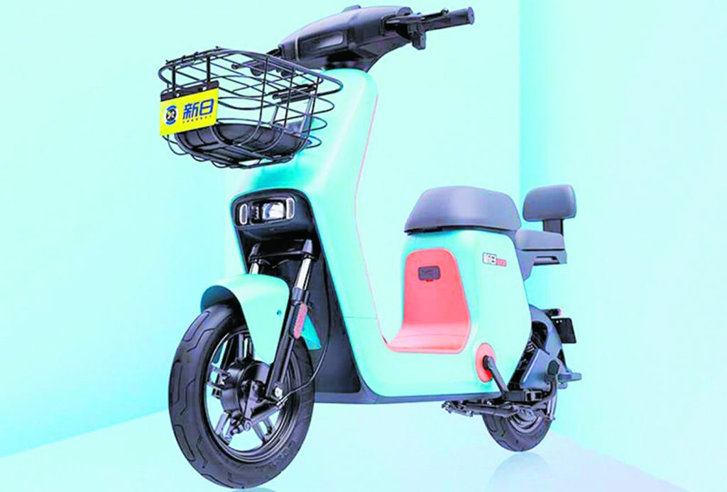 La moto también se desbalancea 6 La moto también se desbalancea El tren delantero es el eje principal de la moto por cuanto es el encargado de sostener y dar equilibrio a la llanta delantera del vehículo. Además de su importante función, este componente está expuesto a toda una serie de afectaciones y daños que van desde los huecos, choques leves y graves, e incluso caídas aparatosas de la moto.
