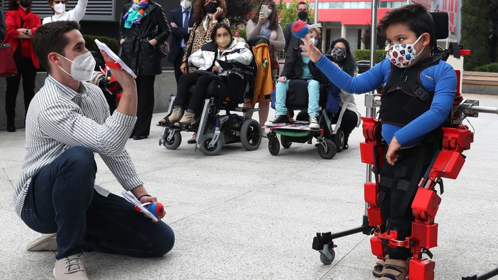 Cura experimental contra parálisis da resultados El fin de semana se conoció un desarrollo que podría significar un cambio definitivo en el estilo de vida de personas que se encuentran paralíticas en una cama o en una silla de ruedas.