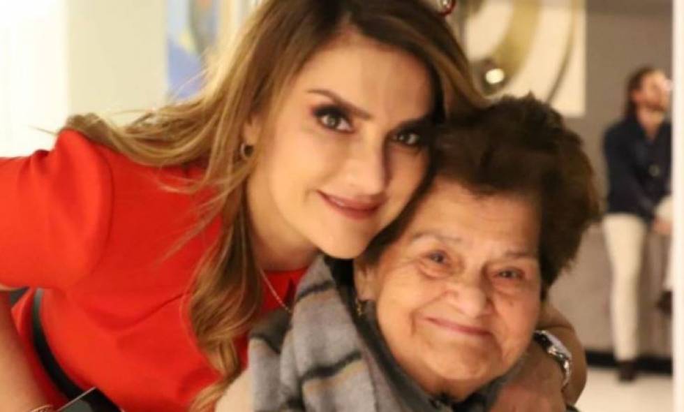 Doña Rosa Miryam fue clave en su carrera deportiva James Rodríguez recibió ayer una dura noticia. Rosa Miryam Gómez, su abuela materna, falleció este sábado. Así lo revelaron algunos medios de comunicación y el entrenador Jorge Luis Bernal.