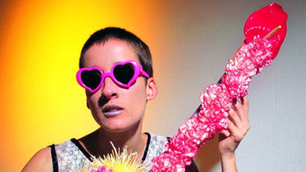Estrenan versión de 'Bolero falaz', canción de Aterciopelados Integrantes de las bandas más icónicas en Colombia se reunieron para lanzar una nueva versión de 'Bolero Falaz', una de las canciones más famosas de Aterciopelados.