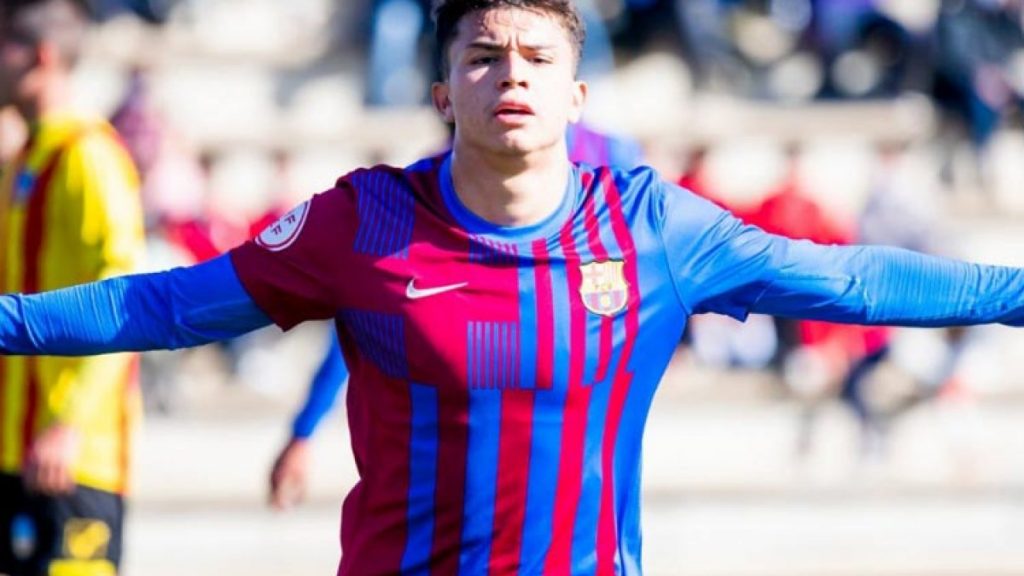 Xavi le echó el ojo al colombiano Juan David Fuentes Juan David Fuentes es su nombre, es hijo de padre español y madre colombiana,&nbsp;tiene 18 años, nació en Montería, es delantero y lleva varios años en las categorías juveniles del Barcelona.