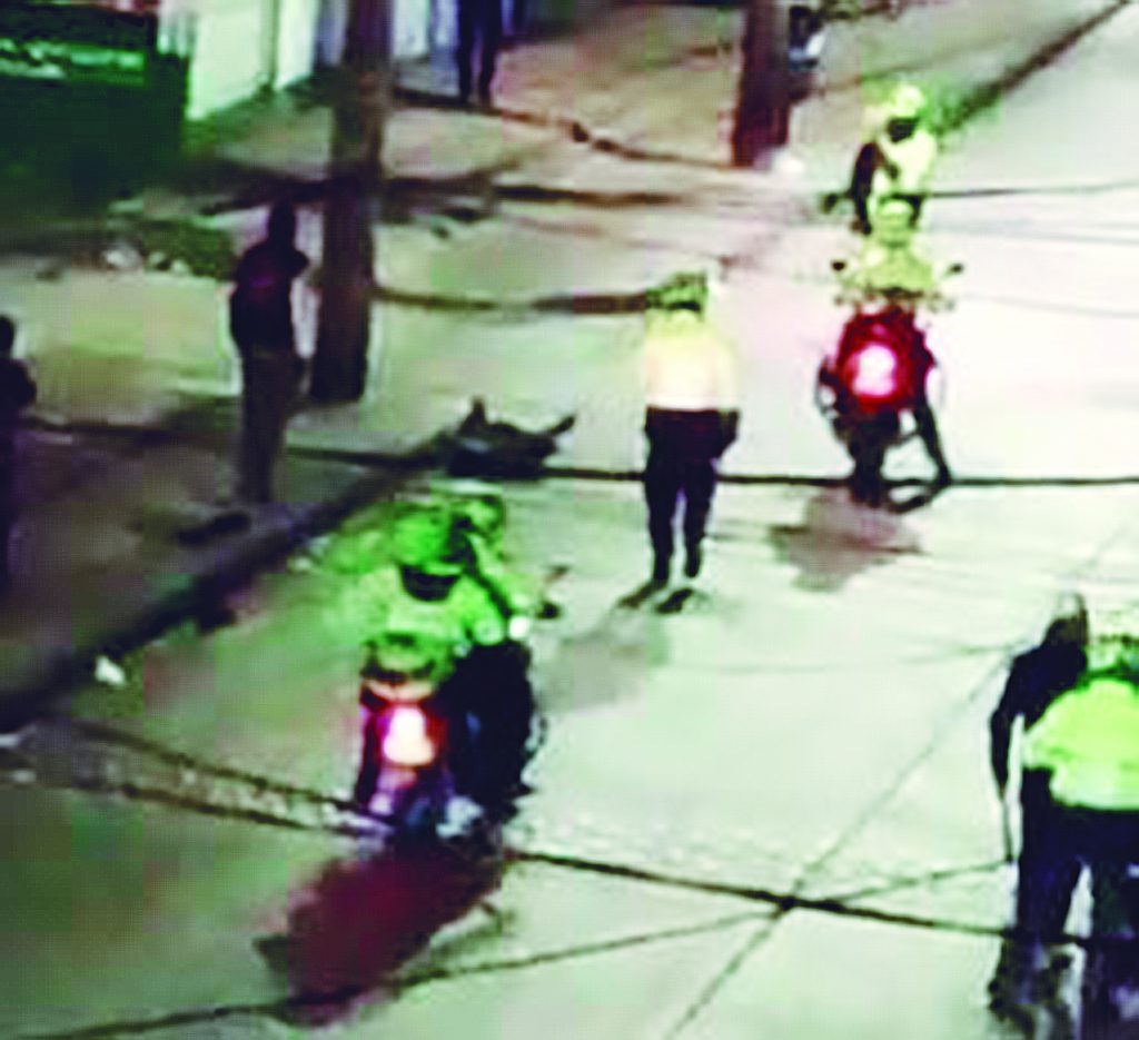 Homicidio de 'Paco' en batalla campal en Danubio Azul “¡Mataron a Paco! ¡Mataron a Paco!”, exclamó desde una ventana un vecino del barrio Danubio Azul (Usme), en el instante en el que observó un joven caer desplomado en la acera esquinera de un bar donde habría empezado una riña campal, en la madrugada de este domingo.