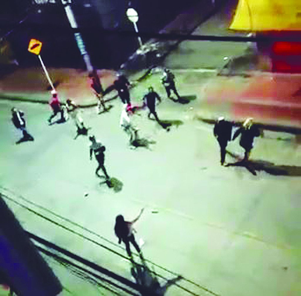 Homicidio de 'Paco' en batalla campal en Danubio Azul “¡Mataron a Paco! ¡Mataron a Paco!”, exclamó desde una ventana un vecino del barrio Danubio Azul (Usme), en el instante en el que observó un joven caer desplomado en la acera esquinera de un bar donde habría empezado una riña campal, en la madrugada de este domingo.