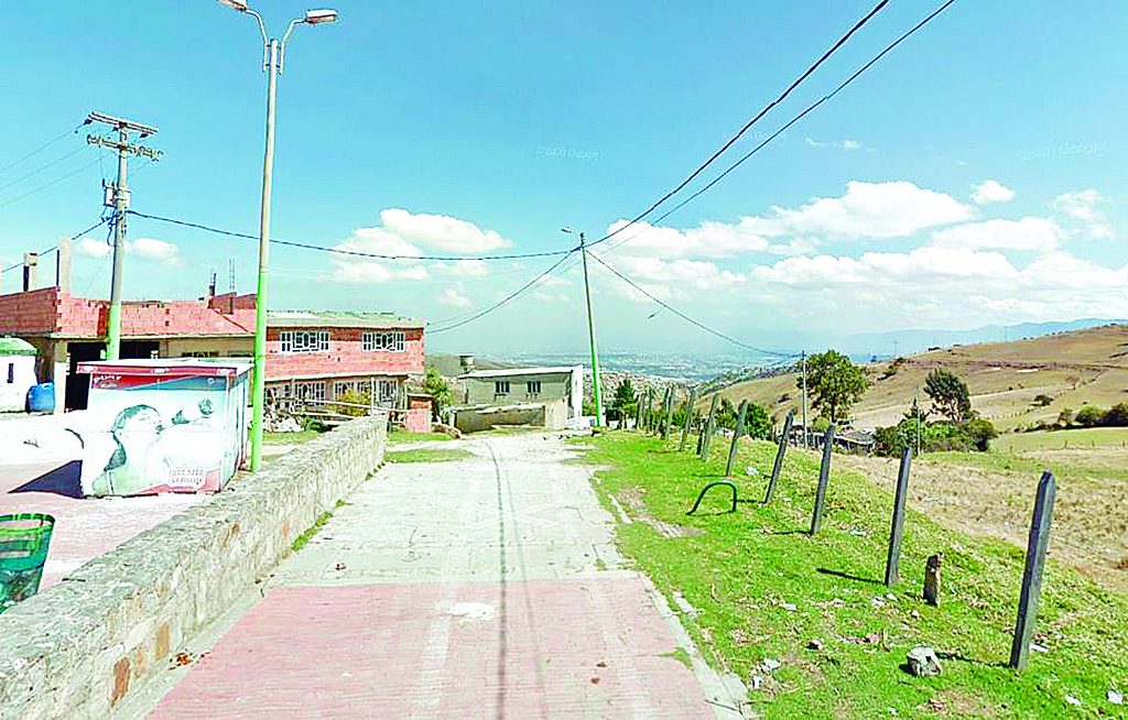Múltiples heridas le causaron con arma blanca y de fuego En la madrugada de ayer se registró el deceso de un hombre de 54 años en el Hospital El Tunal, luego de haber sido atacado con arma de fuego y arma blanca en la vereda Quiba, en Ciudad Bolívar. Los hechos ocurrieron el pasado 31 de octubre.