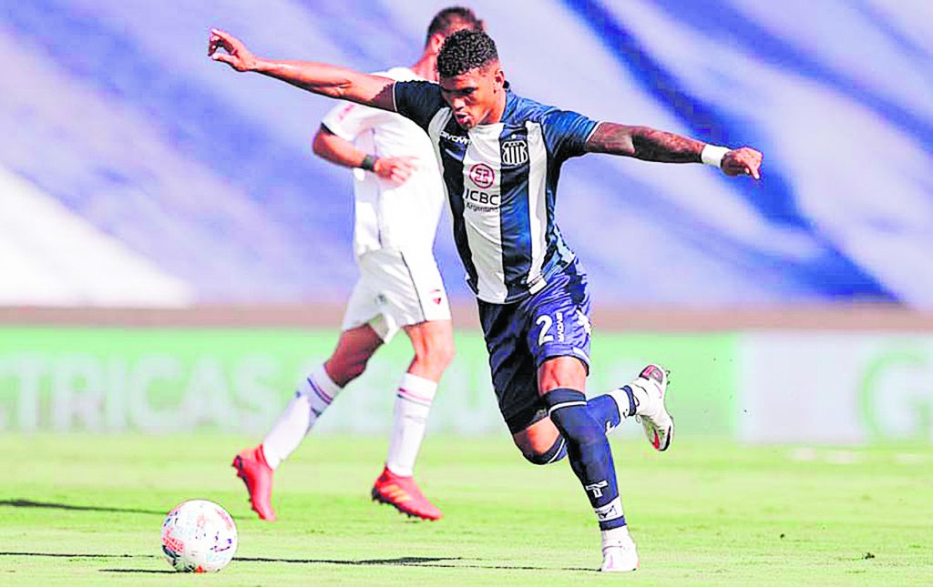 Las opciones en la 'Tricolor' para reemplazar al zaguero 3 Las opciones en la 'Tricolor' para reemplazar al zaguero Una de las preocupaciones que seguro tiene el técnico de la Selección Colombia, Reinaldo Rueda, para afrontar el partido de este jueves (7:30 p.m.), ante Brasil, y del martes (6:00 p.m.), ante Paraguay, por eliminatorias, es cómo armar la zaga.