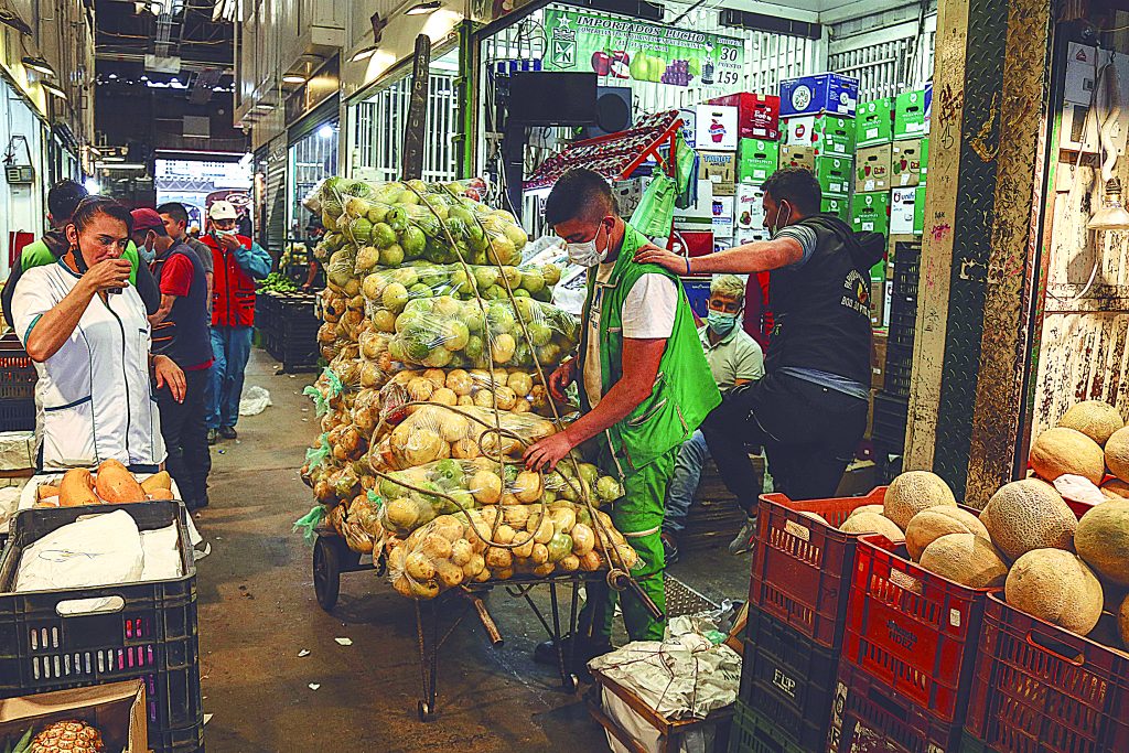 Echar papa en la calle le saldrá más caro Si usted es de los que normalmente se compra un corrientazo a la hora del almuerzo, le contamos que con la noticia que le vamos a dar a continuación le va a dar un cimbronazo, pues el presidente ejecutivo de la Asociación Colombiana de la Industria Gastronómica (Acodres), Guillermo Henrique Gómez París, anunció un aumento del 27% por cuenta del alza en los precios de los productos de la canasta familiar, de los servicios públicos y hasta del canon de arrendamiento.