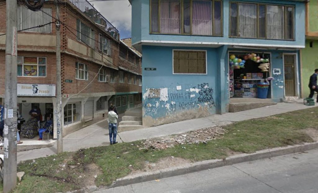 Un muerto y un herido en el barrio Guacamayas 7 Un muerto y un herido en el barrio Guacamayas Tras una noche divertida, los hermanos Guevara volvían a su casa la madrugada de este sábado. Se dirigían a una vivienda del barrio Guacamayas, en San Cristóbal, cuando en medio del sereno recibieron cada uno un balazo proveniente de la penumbra.