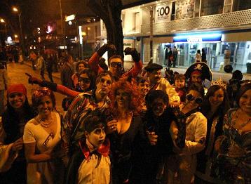 Una persona muerta en la noche de Halloween 1 Una persona muerta en la noche de Halloween Las autoridades de la capital del país informaron que durante la noche de Halloween en la capital se atendieron eventos, entre los que se evidenciaron riñas, violencia intrafamiliar, afectaciones al patrimonio entre otros. Además de ello, infortunadamente en un hecho de intolerancia una persona falleció.