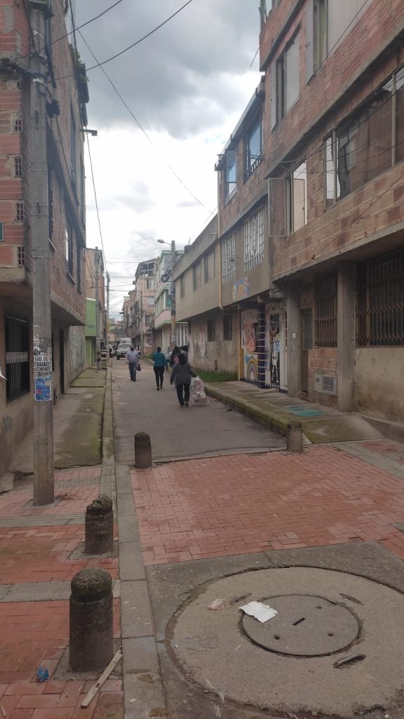 Ladrón mató a Jhon Freddy por interponerse en su camino En el momento exacto en que Jhon Freddy Garzón Cortés se estaba alistando para salir a trabajar, escuchó los gritos de una persona que pedía ayuda de manera desesperada.