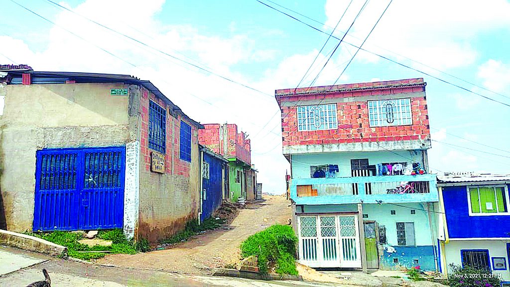 Crimen en invasión entre barrios La Estrella y Cedritos Sur 1 Crimen en invasión entre barrios La Estrella y Cedritos Sur Antes que su verdugo desenfundara su arma de fuego para quitarle la vida, Hendry Rafael Albornoz Navea (de 38 años) cruzó algunas palabras con él para decirle que la persona a quien buscaba en la vivienda no se encontraba y que solamente estaba él y una menor de edad.