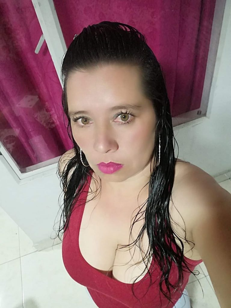 Fatal ataque a Sandra en Kennedy a manos de su expareja 3 Fatal ataque a Sandra en Kennedy a manos de su expareja Un nuevo caso de feminicidio se registró en la noche del martes en la localidad de Kennedy, donde un hombre enfurecido, porque su pareja ya no quería tener nada con él, la agredió con un arma blanca dentro de la vivienda y le causó la muerte.