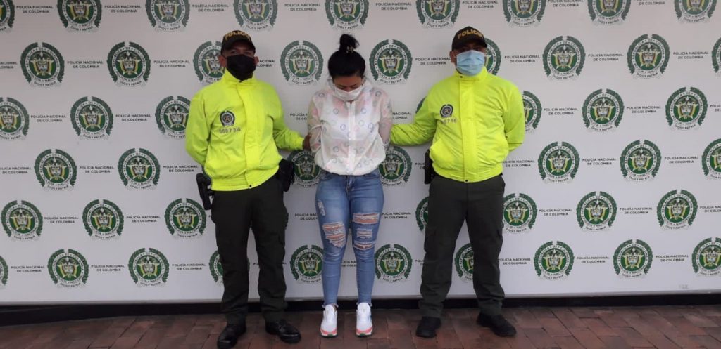 Con brujería y santería las amenazaban para prostituirlas Por el delito de trata de personas en la modalidad de explotación sexual ajena, la Policía Nacional capturó en las últimas horas a nueve personas mediante orden judicial, en allanamientos adelantados en Bogotá e Ipiales (Nariño).